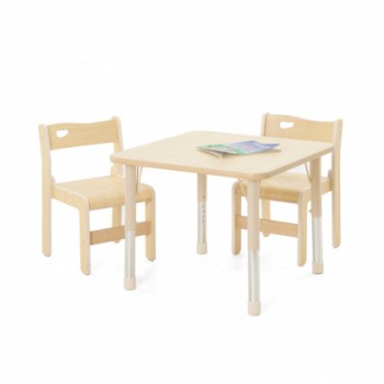 Table enfant en bois de forme carrée